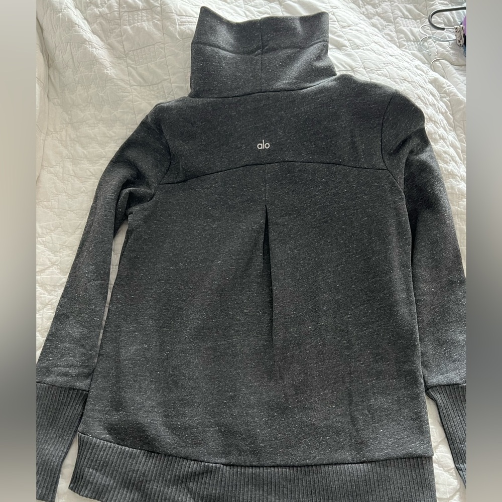 Alo Turtle neck sweater. New.